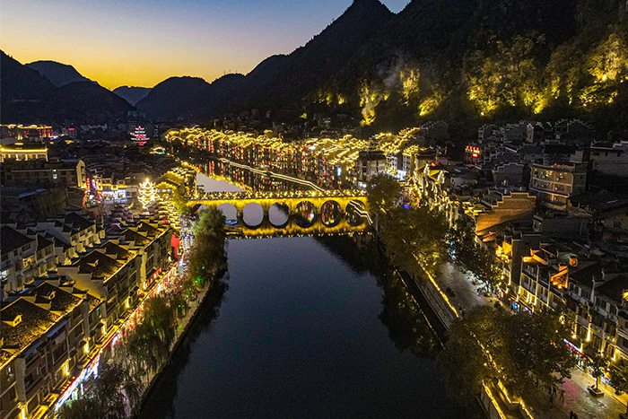 想讓游客流連忘返？這個(gè)景區(qū)亮化不能少！