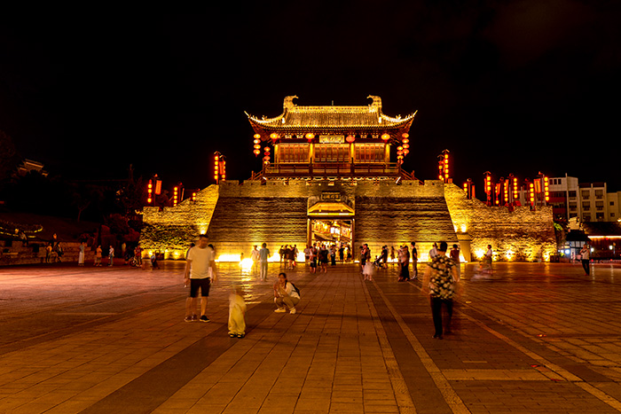 亮化工程的收費(fèi)標(biāo)準(zhǔn)是什么？