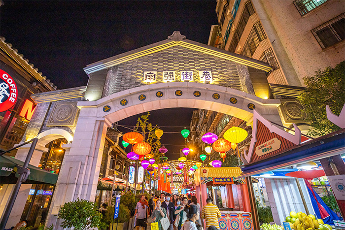 想要提升夜經(jīng)濟(jì)，你知道夜市燈光亮化應(yīng)該怎么做嗎？