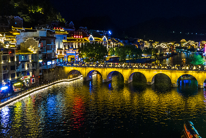 當(dāng)文旅亮化遇見(jiàn)科技：景區(qū)如何打造沉浸式夜游體驗(yàn)？