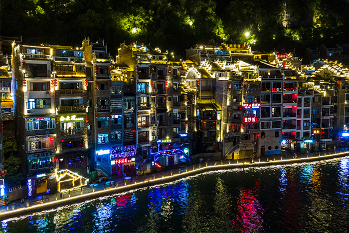 想要夜游更炫目？景區(qū)亮化一定不可少！