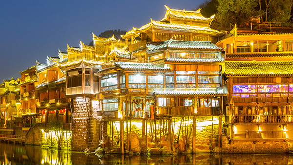 如何用燈光設(shè)計(jì)來塑造古建筑的夜間形象？