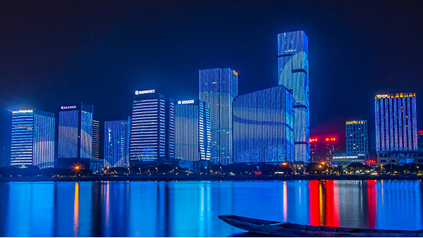 led戶外亮化工程如何展現(xiàn)城市活力？要考慮這些問題