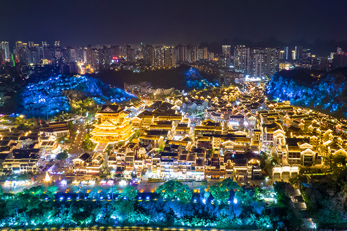 如何讓景區(qū)從"到此一游"變成"深度夜游"？亮化工程很關(guān)鍵